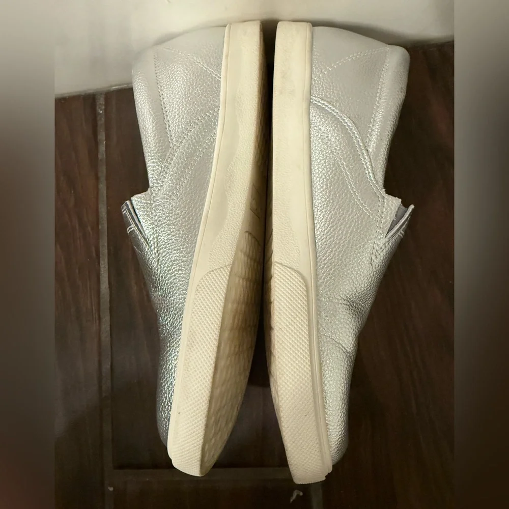 Blondo Giavana Silver Waterproof Shoes - Picture 5 of 11